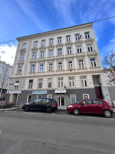 Modern Quiet Flat near Metro U1 Ideal for 3