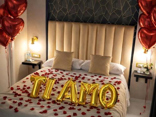 Sunny Suite Napoli - Jacuzzi Romantic Rooms near Central Station & Historic Center