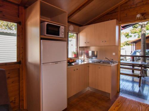 Cabane Accueillante avec Terrasse - API-1-52-1898