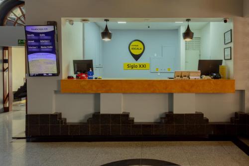 a counter in a building with a sign on the wall at Hotel Escala Siglo XXI in Mexico City