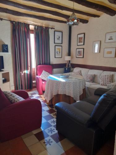 a living room with a couch and a table at Casa-Huerto La Juana in Trevélez