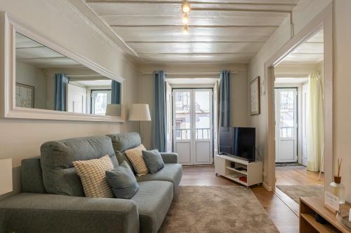 Barroca 52-T2 with terrace in Bairro Alto, Lisbon