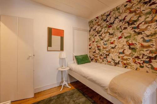 Barroca 52-T2 with terrace in Bairro Alto, Lisbon