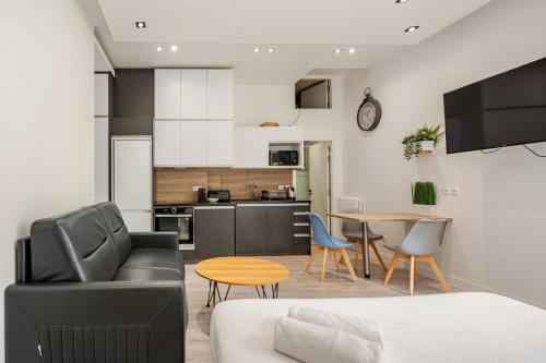 Chic Studio for 4 on Champs Elysees Avenue