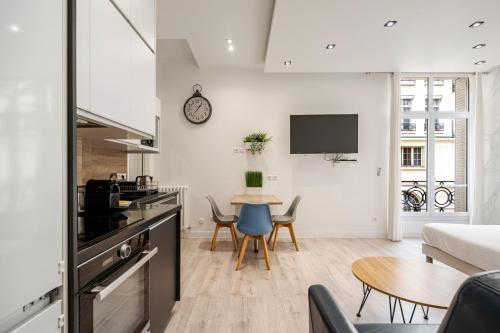 Chic Studio for 4 on Champs Elysees Avenue