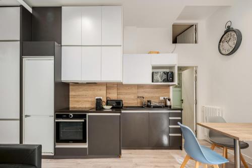 Chic Studio for 4 on Champs Elysees Avenue