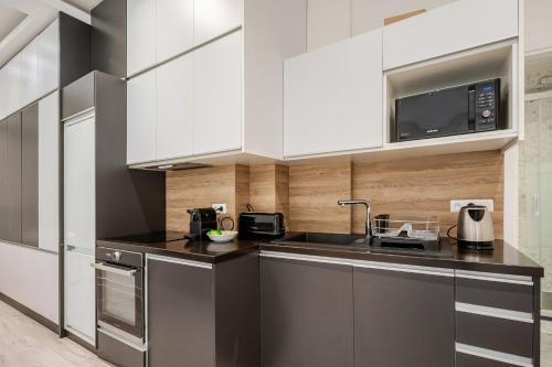 Chic Studio for 4 on Champs Elysees Avenue