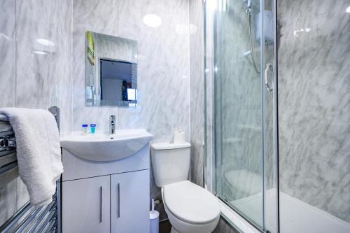 a bathroom with a toilet and a sink and a shower at 78F3 - Cosy & Welcoming studio in Bradford