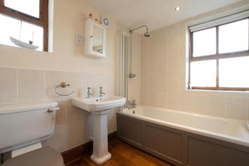 a bathroom with a sink and a tub and a sink and a toilet at 2 Bed in Chatton oc-nb620 in Chatton