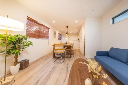 6 mins from Skytree, 4 minutes on foot from the station, free parking, maximum 8 people, newly built
