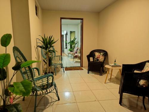 a living room with chairs and a couch and a table at Pousada Hangar- Seu familiar e aconchegante espaço em Belém in Belém