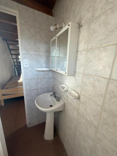 a bathroom with a sink and a mirror at Alvear centro hospedaje 2 in General Alvear