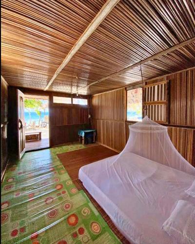 a bedroom with a bed in the middle of a room at Saubaryam Home stay in Fam