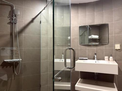 a bathroom with a shower and a sink at ASEAN MINH NGUYỆT Hotel in Nhân Mỹ