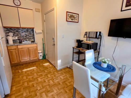 a small room with a table and a kitchen at Entire Beautiful 2BR Private Apartment [R] in Whitestone