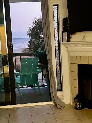 Beachfront Bliss 3BR Oceanfront Condo with Pool and Hot Tub photo 3