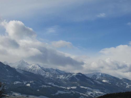 Ein allgemeiner Bergblick oder ein Berglick von der Ferienwohnung aus