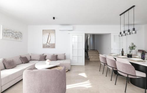 Gorgeous Home In Policnik