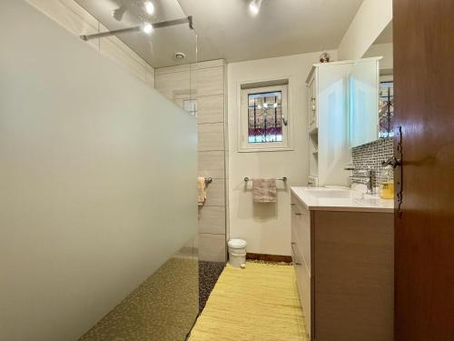a bathroom with a sink and a toilet and a mirror at Ordokia in Lasse