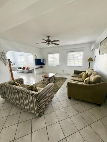 Chique Retreat Sea View Spacious Apartment