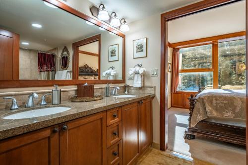 a bathroom with two sinks and a large mirror at Everline Resort & Spa 701 & 703 in Olympic Valley