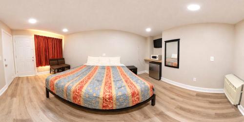 a bedroom with a large bed in a room at Beachtree Motel in Galveston