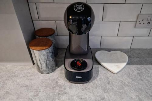 a blender on a counter with a heart next to it at Liverpool House Near City Centre in Liverpool