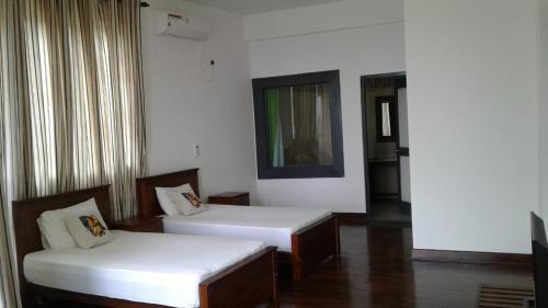 เตียงในห้องที่ Lawan One Kandy