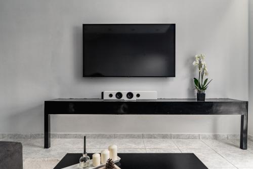 Televisor o centre d'entreteniment de Eclipse Asklipion Voula