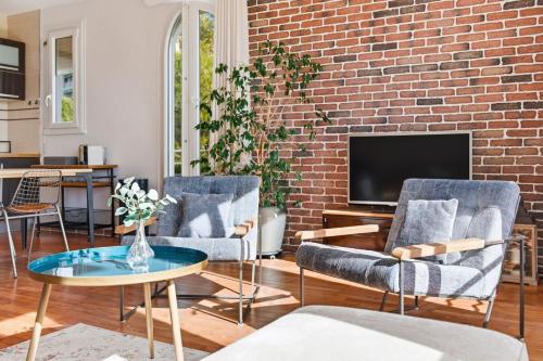 Cozy 1 bedroom flat,free parking, close to center