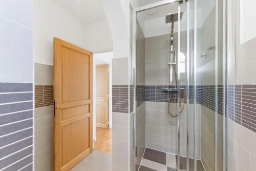 Cozy 1 bedroom flat,free parking, close to center