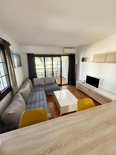 Apartamento en la Escala con piscina y parking