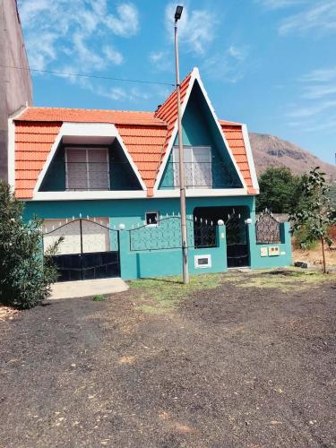 4BR Duplex for Groups 3min Walk to Beach