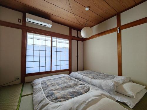Funyado,Spacious 5BR Home,2 Bathrooms,3 Toilets,Private Garage,Direct KIX,Near USJ,Umeda & Foodie Hub