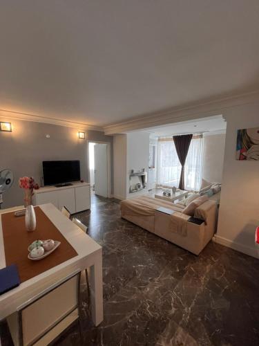 Apartment Glyfada Athens at One o One Seven, bright and spacious apartment located on the first floor with no elevator