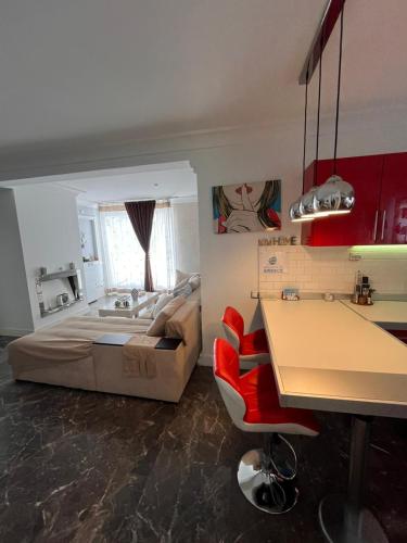 Apartment Glyfada Athens at One o One Seven, bright and spacious apartment located on the first floor with no elevator