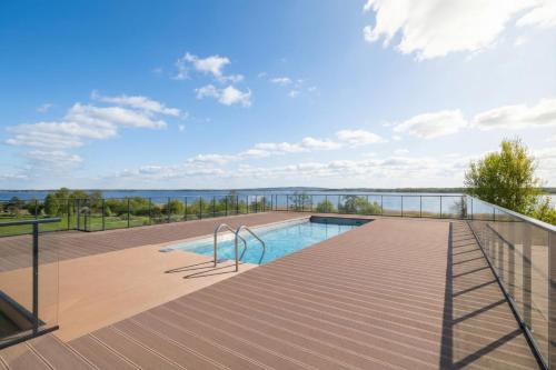 LUX Top Floor Apartments Art Lake Mielno with Pool, Air Conditioning and Parking by Noclegi Renters