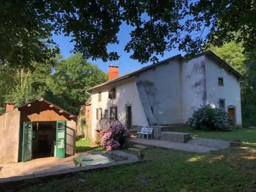 Gallery image of Gîte en pleine nature 4 étoiles - Sauna et Jacuzzi in Le Bez