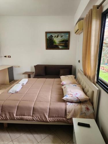 a bedroom with a bed in a room at Apartment 2 by Villa Ceni in Elbasan