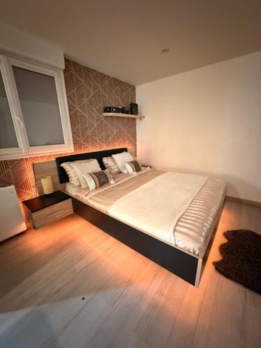 a bedroom with a large bed in a room at Atelier chaleureux 40m2 - proche CDG Parc des expo in Tremblay-En-France