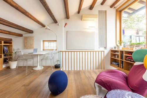 Design duplex Penthouse with Terrace and elevator in Monti