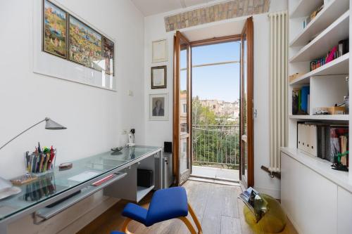 Design duplex Penthouse with Terrace and elevator in Monti