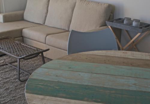 a living room with a couch and a table at Apartamentos Santa Clara in Calpe