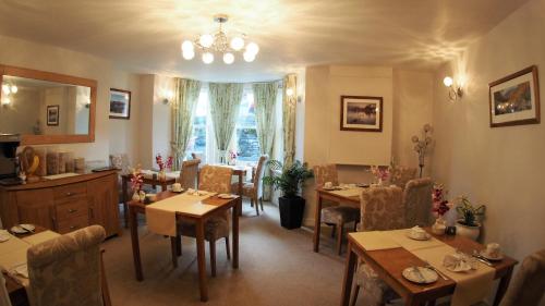 a restaurant with tables and chairs and a dining room at Lindisfarne House in Keswick
