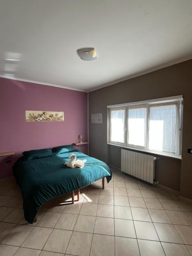 a bedroom with a bed with a cat sitting on it at B&b cuore di casa in Ferno
