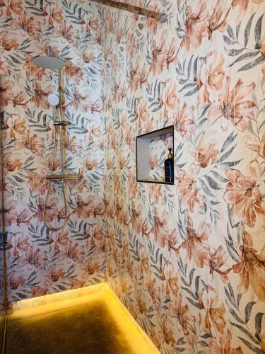 a bathroom with a flower patterned wall at Enam Room in Kojsko