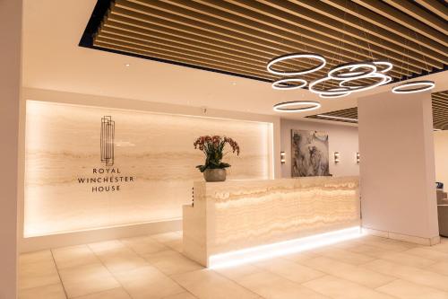 a lobby of a hotel with a wall with a flower vase at Bracknell RWH Beautiful Two Bedroom Apartment in Bracknell