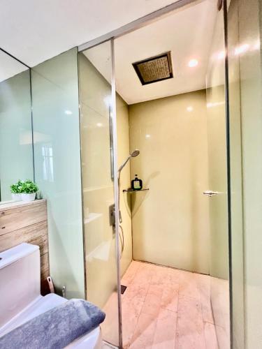 a bathroom with a glass shower stall and a toilet at Apartment klcc area in Kuala Lumpur