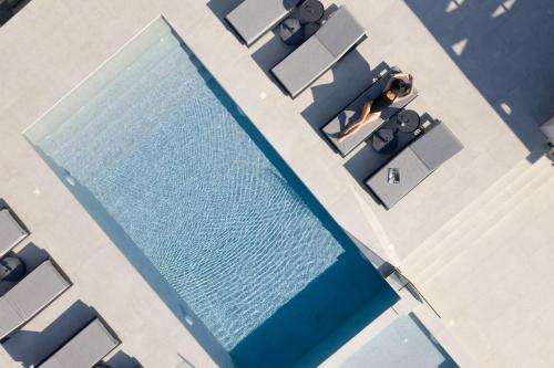 Caelum Villa with Heated Pool, By Hellocrete