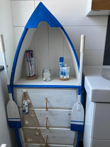 a blue and white play house with a sink at Ferienwohnung Sternenzauber in Bad Münstereifel